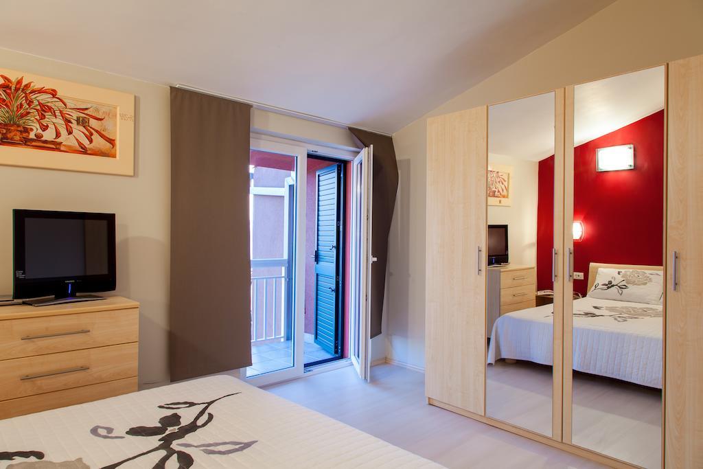 Apartments Toni Omis Room photo