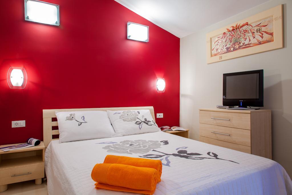 Apartments Toni Omis Room photo
